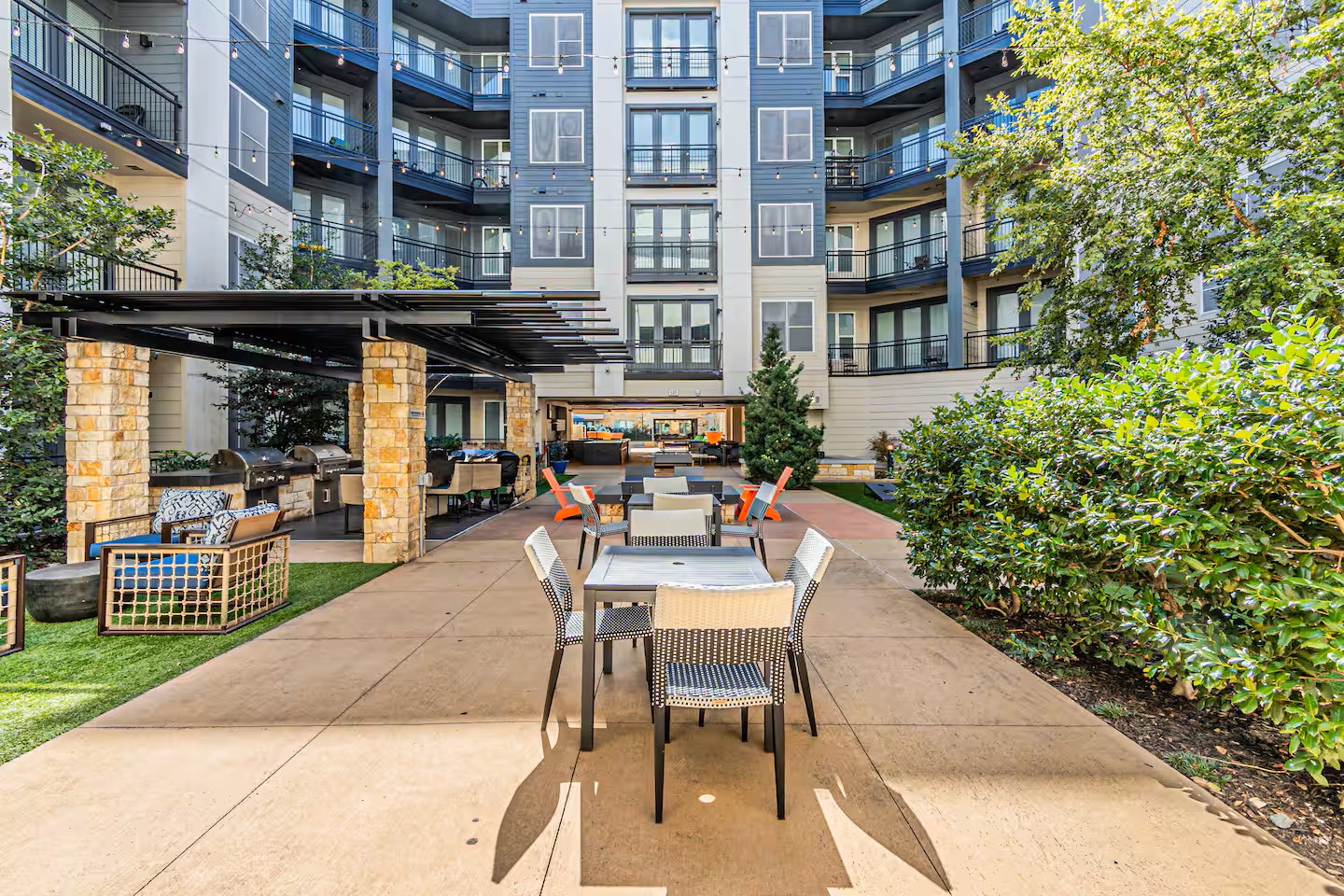 Landscaped courtyard and outdoor seating at the Addison community